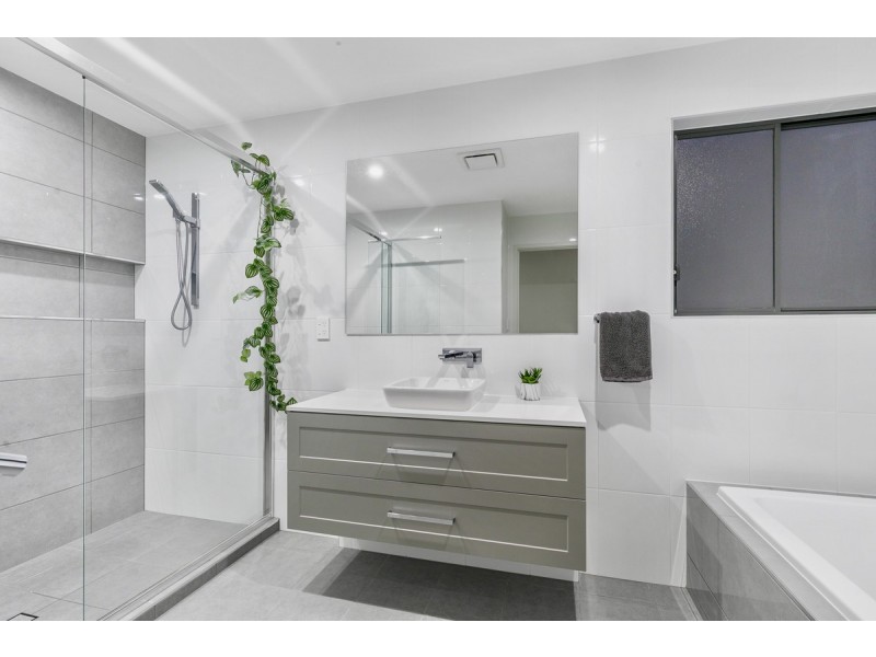 10 Caravel Court, Raby Bay QLD 4163