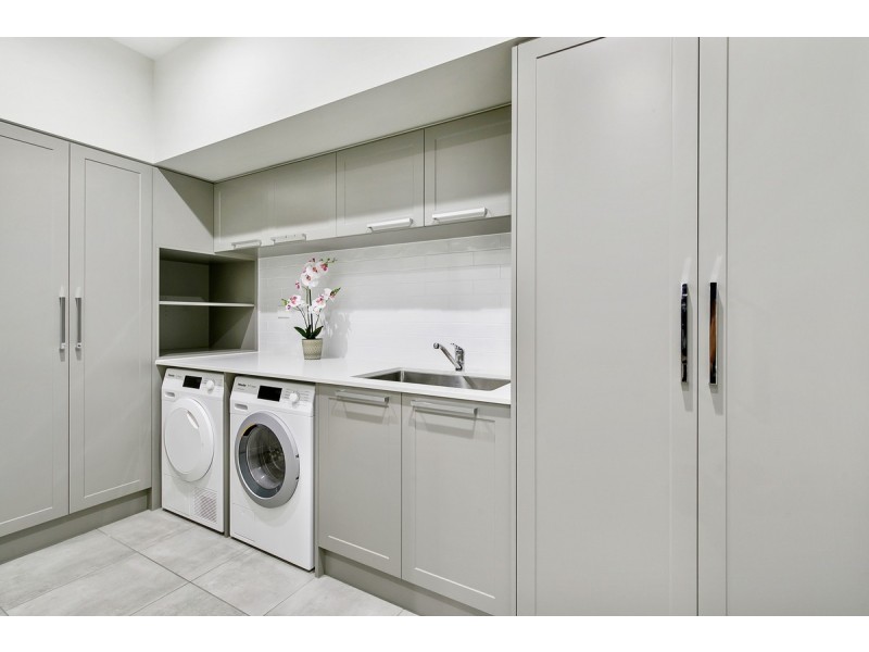 10 Caravel Court, Raby Bay QLD 4163