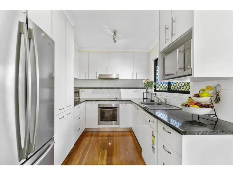 25 Napier Street, Birkdale QLD 4159