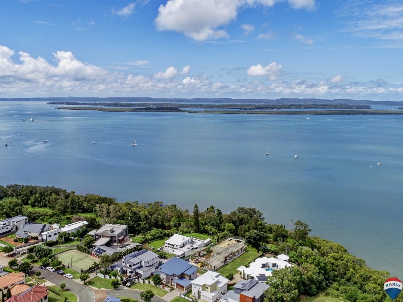 26 Wilson Esplanade, Redland Bay QLD 4165