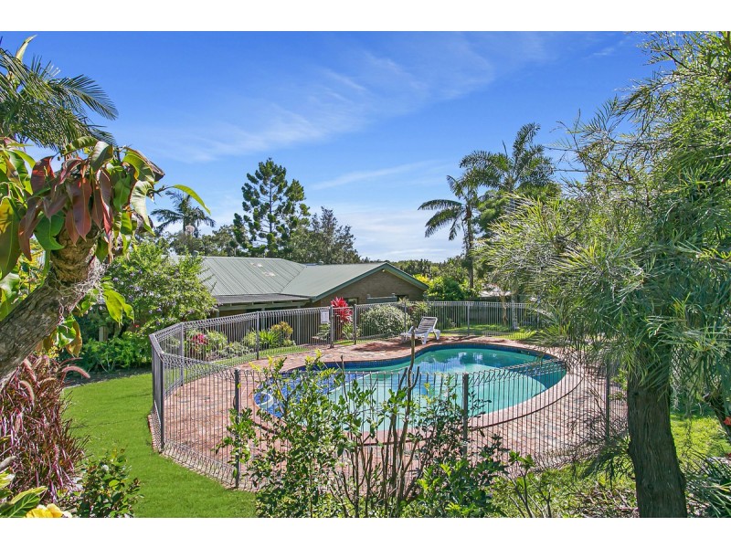 2 Banksia Street, Redland Bay QLD 4165