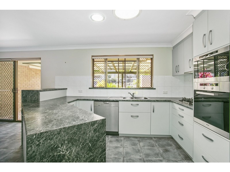 2 Banksia Street, Redland Bay QLD 4165