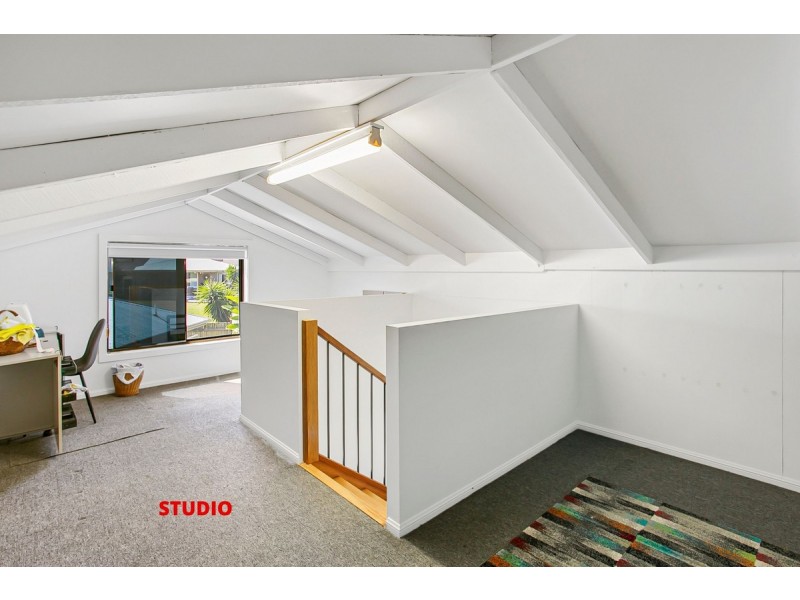 2 Banksia Street, Redland Bay QLD 4165