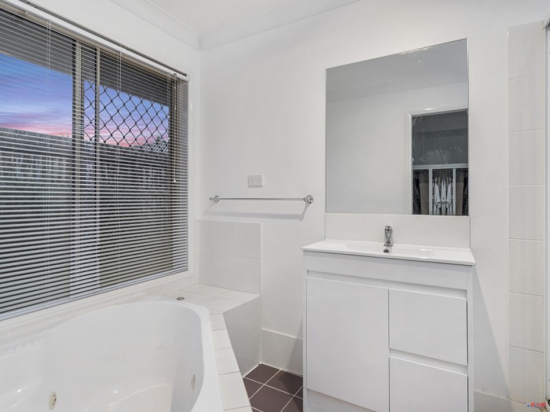 37 Chateau Street, Thornlands QLD 4164