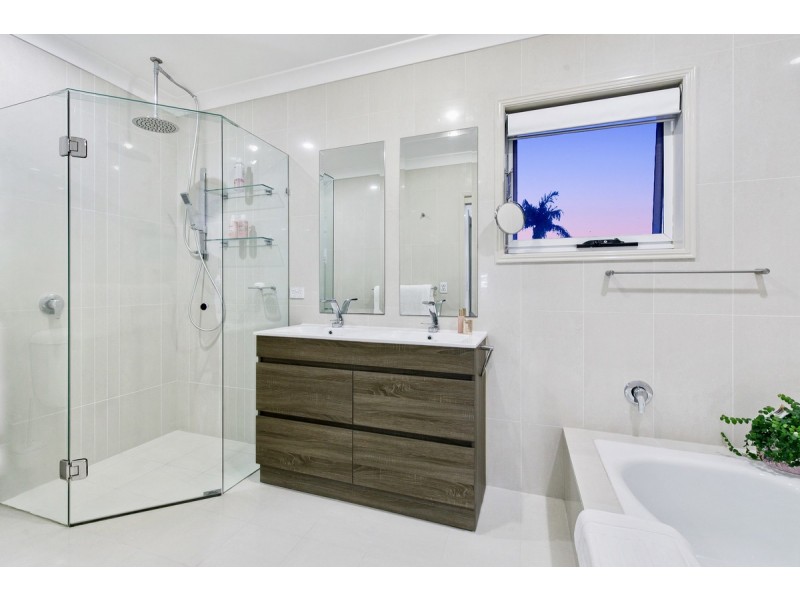 43 Seacrest Court, Raby Bay QLD 4163