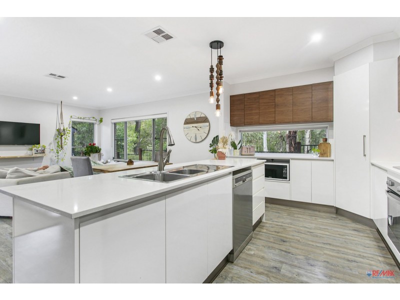 17 Glenhaven Close, Redland Bay QLD 4165