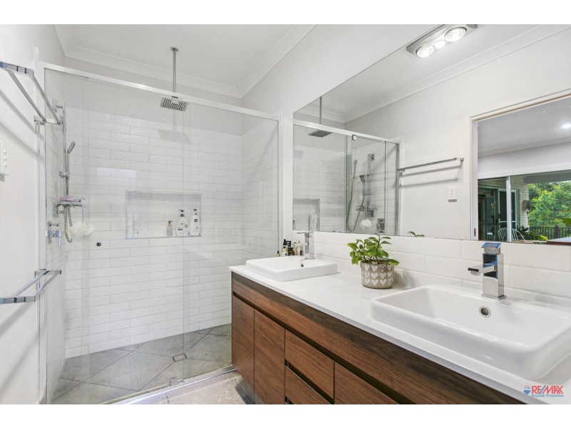 17 Glenhaven Close, Redland Bay QLD 4165