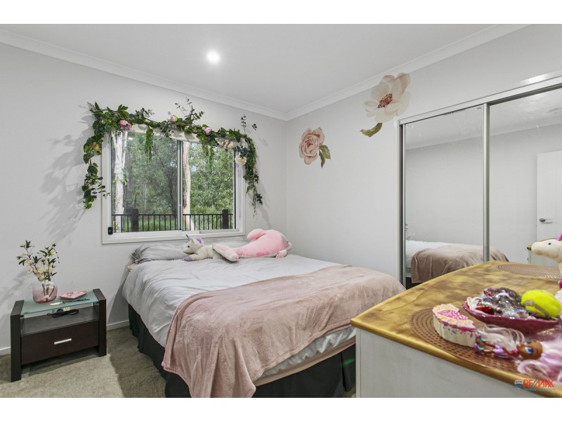 17 Glenhaven Close, Redland Bay QLD 4165