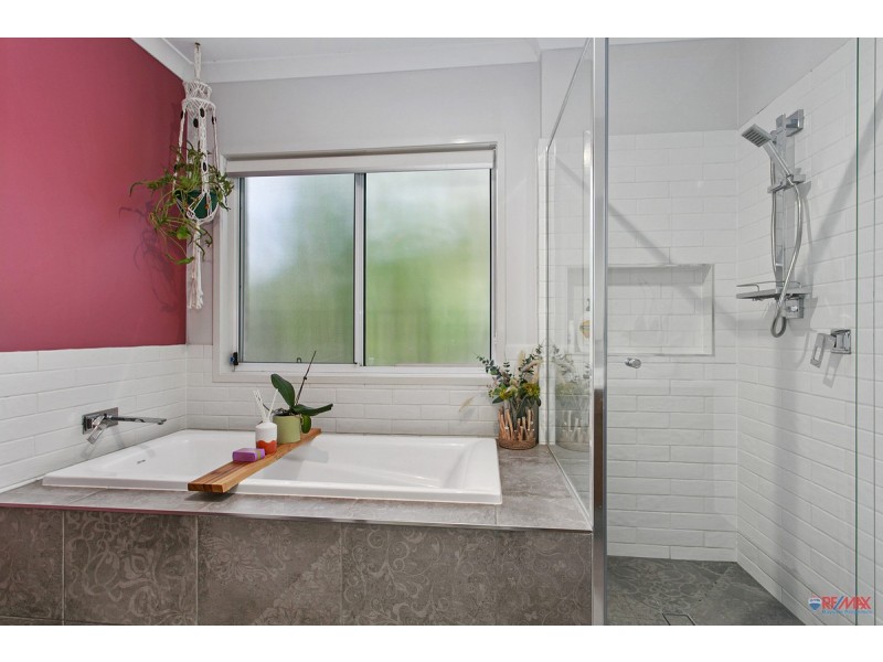 17 Glenhaven Close, Redland Bay QLD 4165