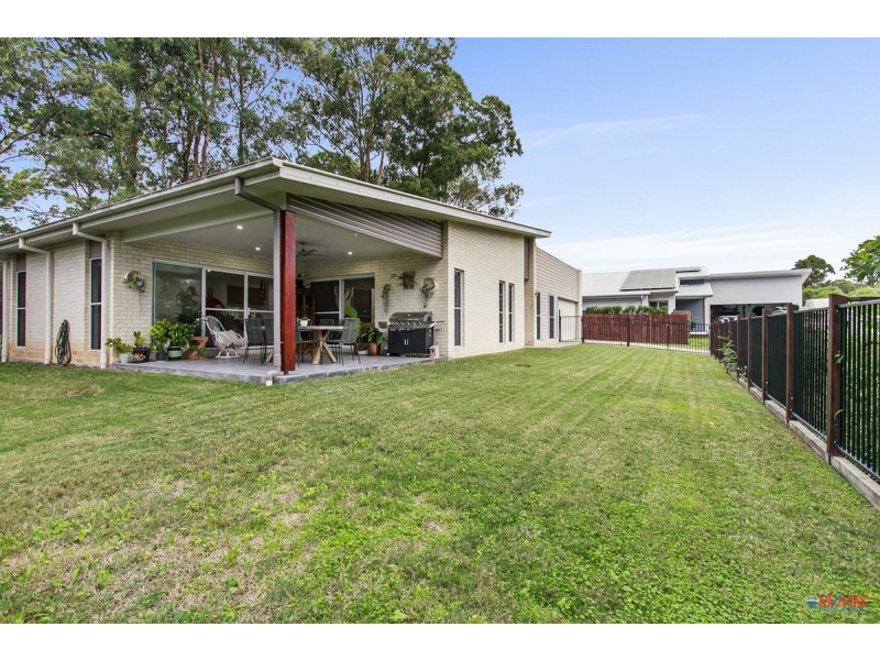 17 Glenhaven Close, Redland Bay QLD 4165