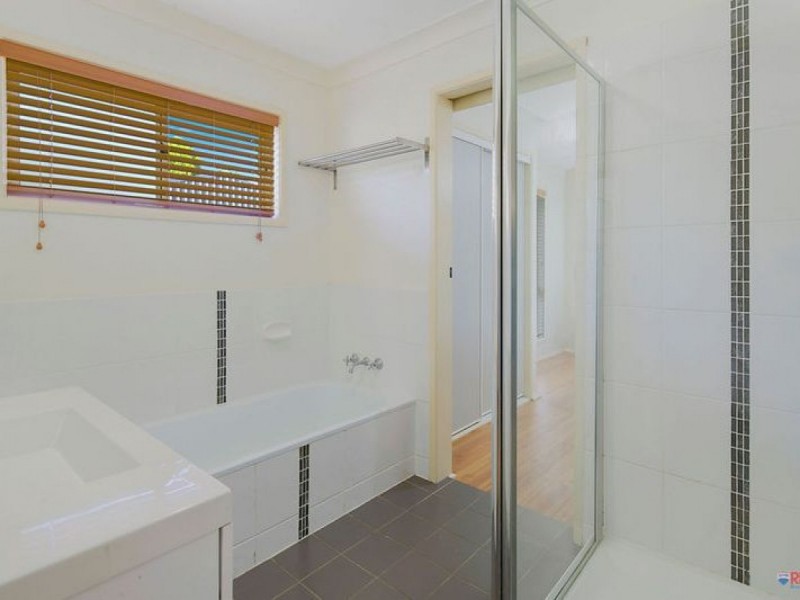 1 Morden Street, Birkdale QLD 4159