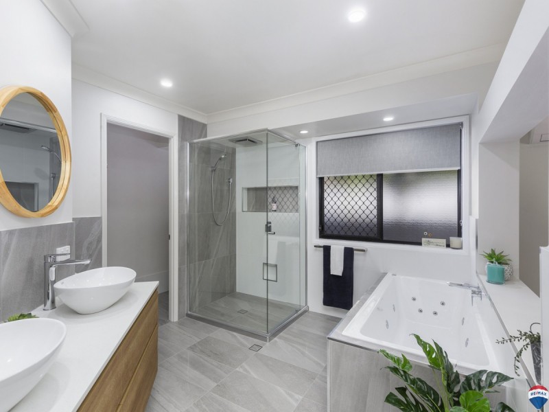 26 Attenborough Circuit, Redland Bay QLD 4165