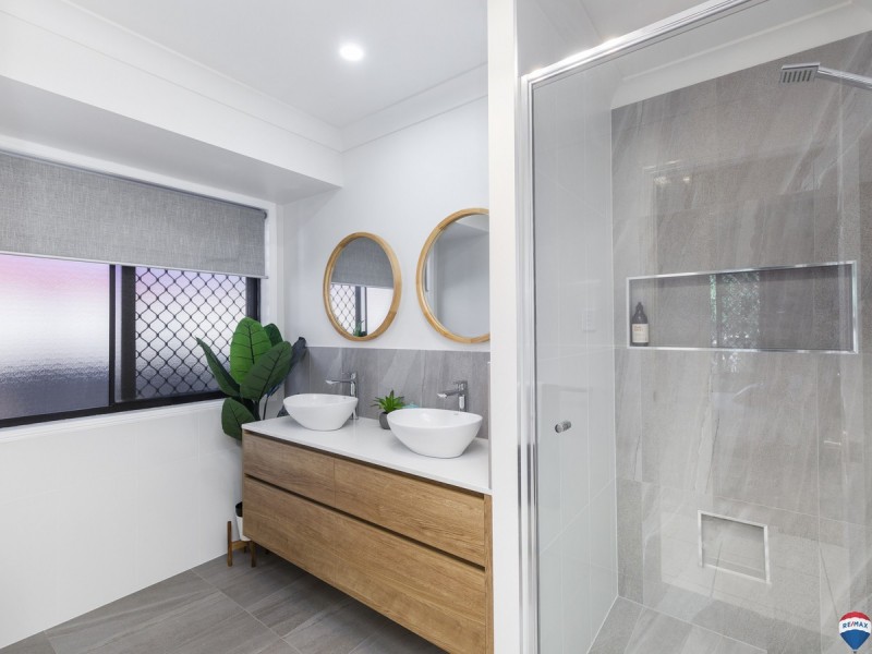 26 Attenborough Circuit, Redland Bay QLD 4165
