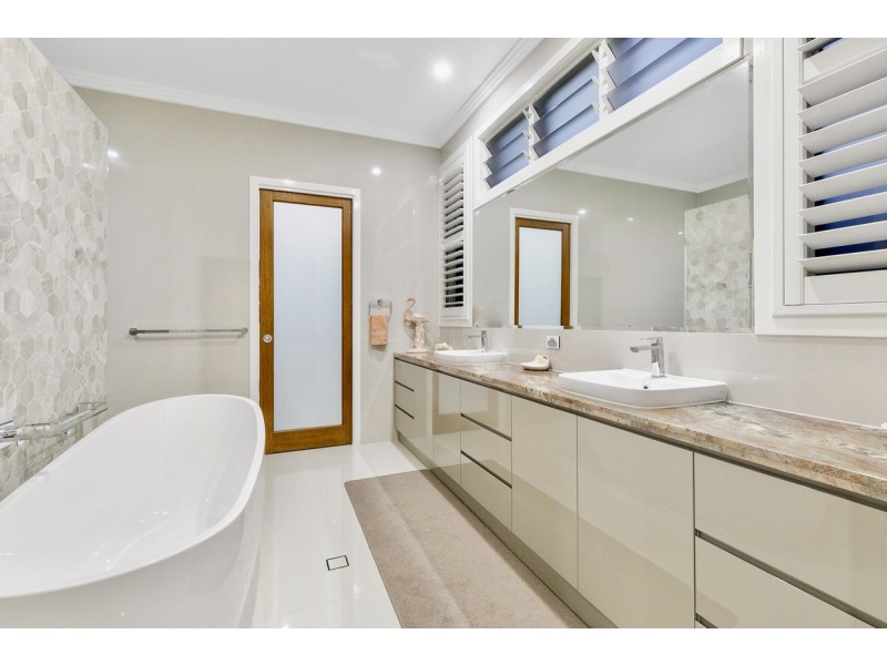 1 Redbill Close, Thornlands QLD 4164