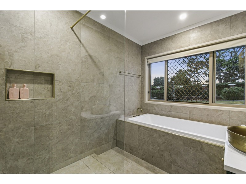 2 Montgomery Drive, Wellington Point QLD 4160