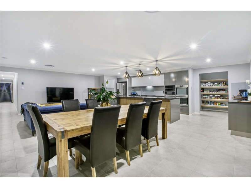 25 Highgrove Street, Thornlands QLD 4164