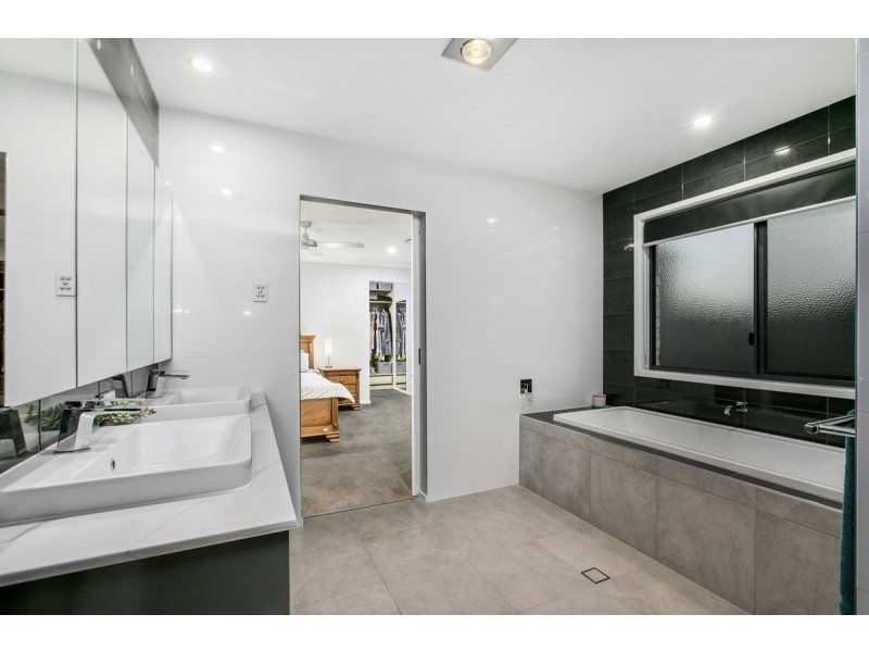 25 Highgrove Street, Thornlands QLD 4164