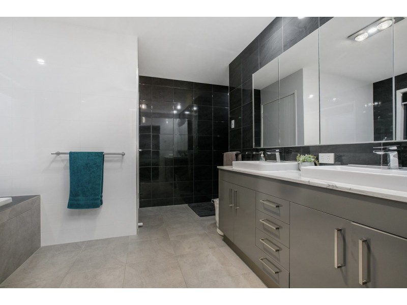 25 Highgrove Street, Thornlands QLD 4164