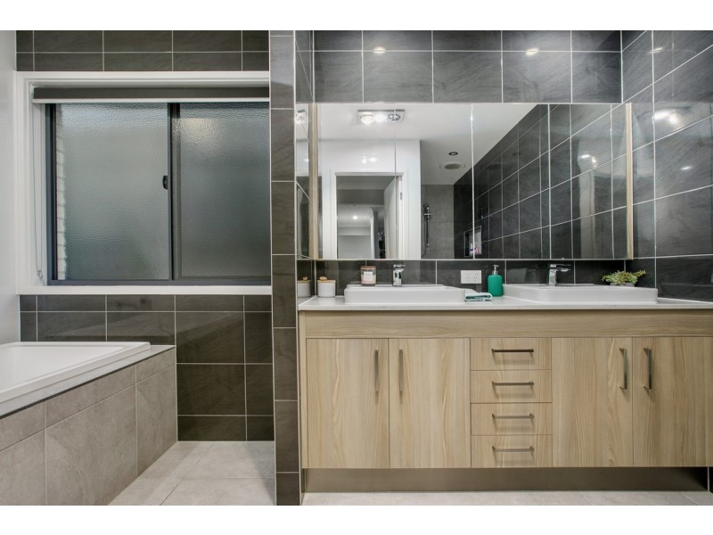 25 Highgrove Street, Thornlands QLD 4164