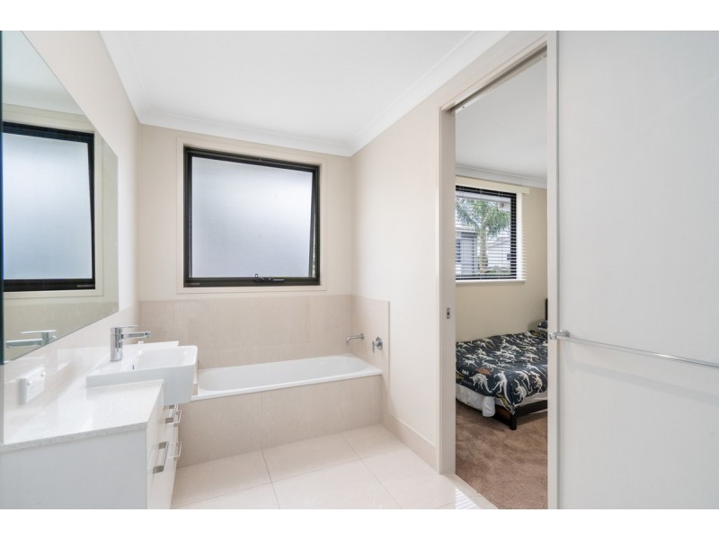 12/10-12 Bainbridge Street, Ormiston QLD 4160