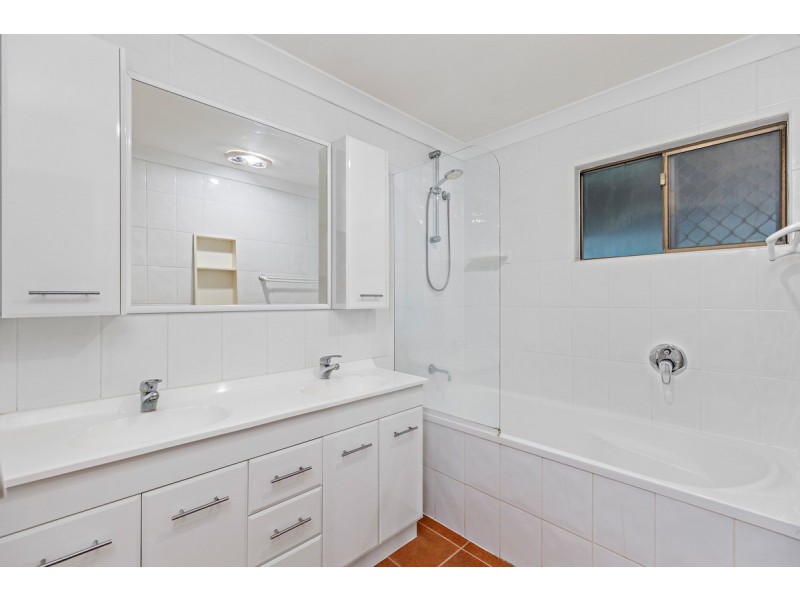 4 Manly Street, Birkdale QLD 4159