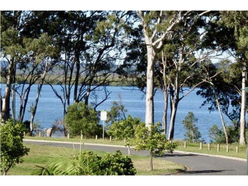 32 Sandy Cove Place, Redland Bay QLD 4165