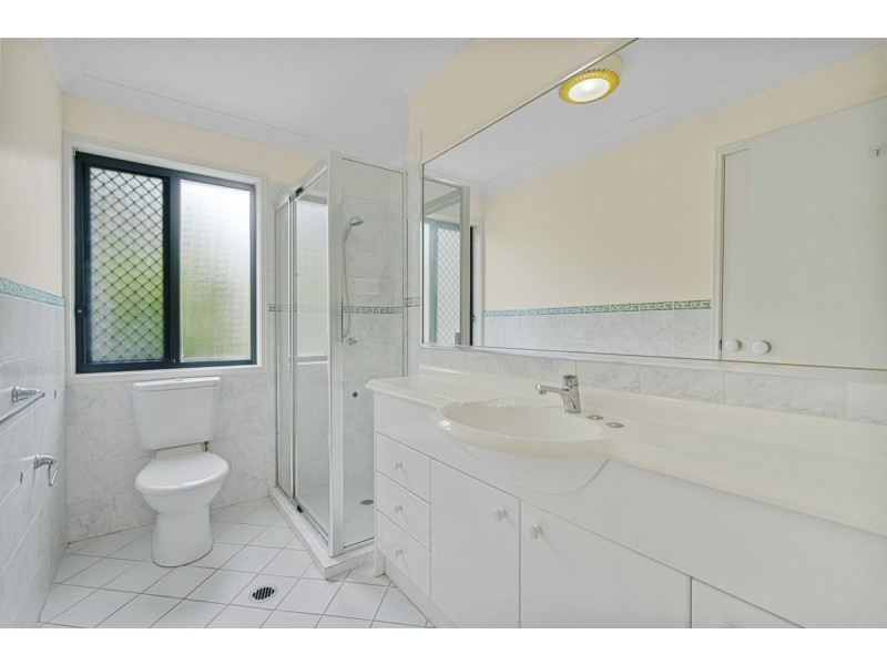 32 Sandy Cove Place, Redland Bay QLD 4165