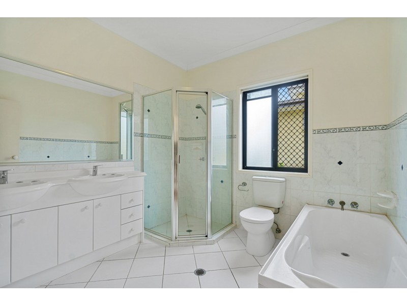 32 Sandy Cove Place, Redland Bay QLD 4165