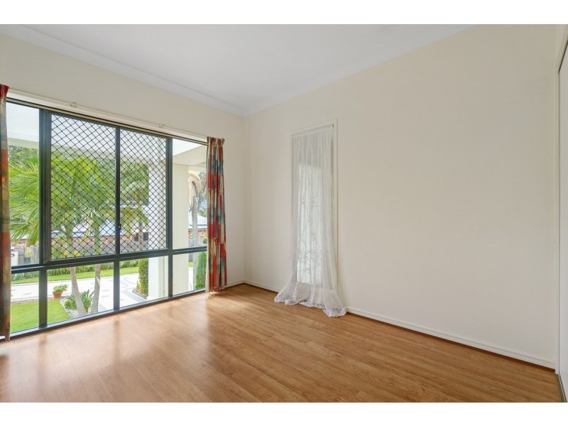 32 Sandy Cove Place, Redland Bay QLD 4165