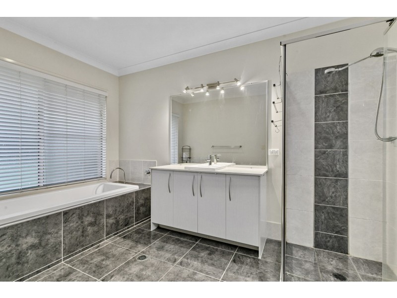 6 The Grove, Thornlands QLD 4164