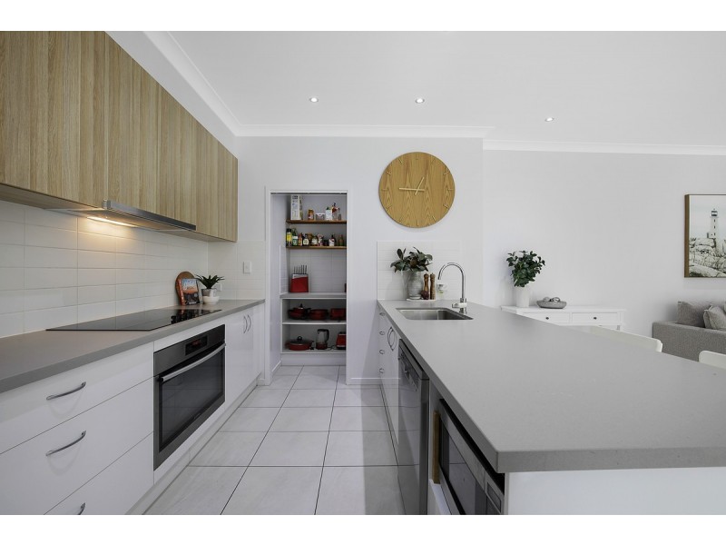 22 Sandalwood Street, Thornlands QLD 4164