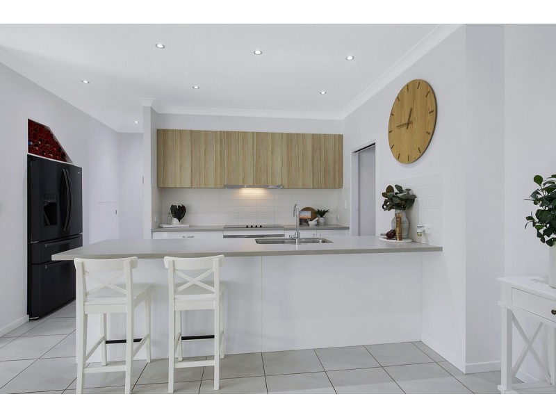 22 Sandalwood Street, Thornlands QLD 4164