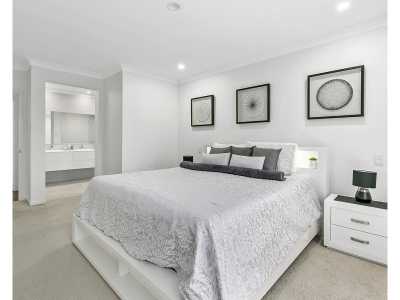 31 Ivy Crescent, Wakerley QLD 4154