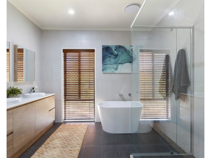 7 Viola Drive, Redland Bay QLD 4165