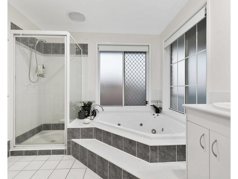 5 Braemar Court, Redland Bay QLD 4165