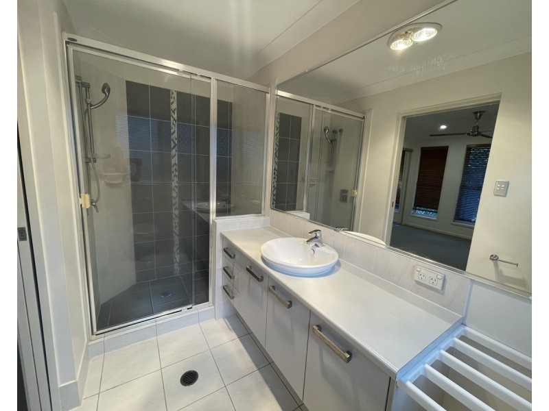 17 Olsen Crescent, Wakerley QLD 4154