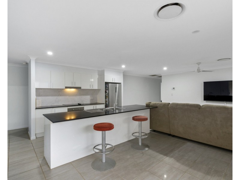 5 Glenhaven Street, Redland Bay QLD 4165