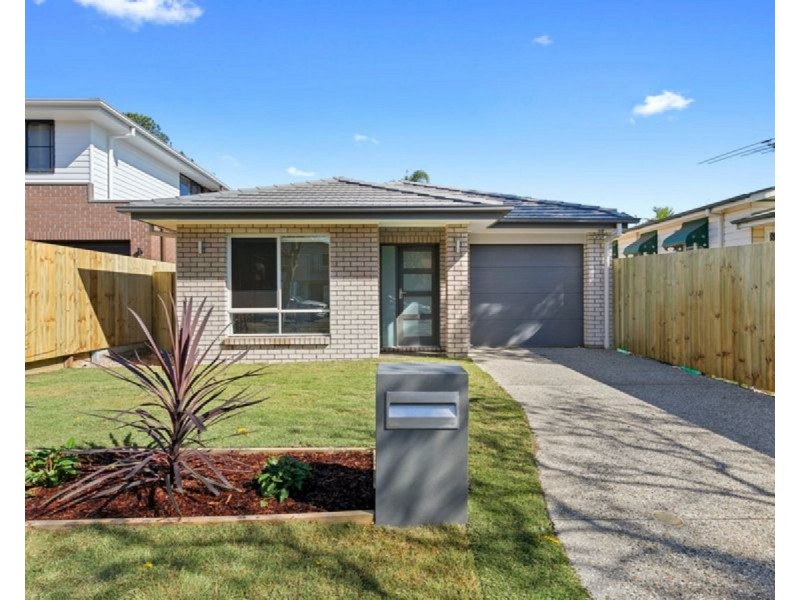 11 Rodney Street, Wynnum West QLD 4178