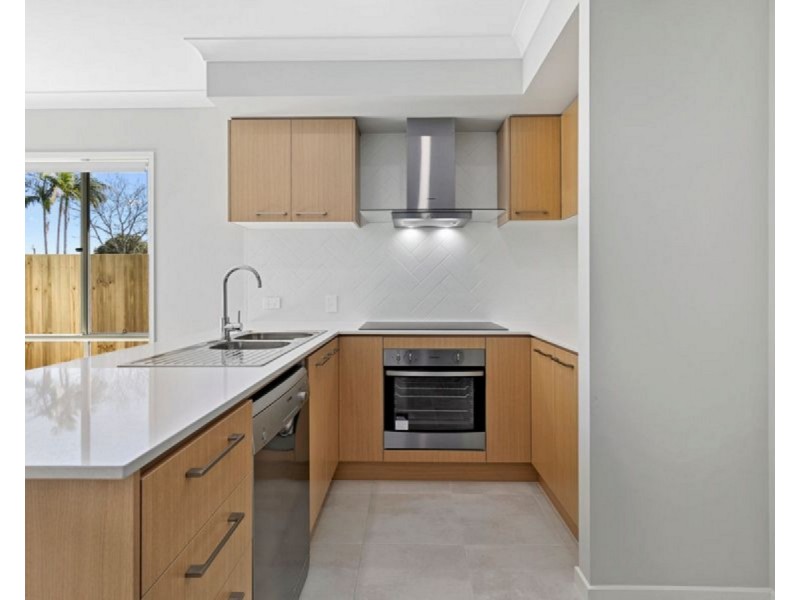 11 Rodney Street, Wynnum West QLD 4178