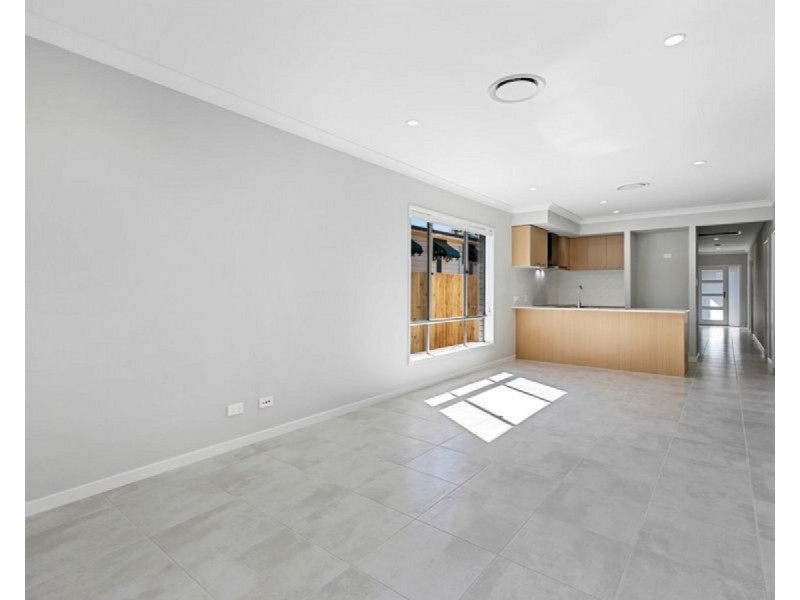 11 Rodney Street, Wynnum West QLD 4178