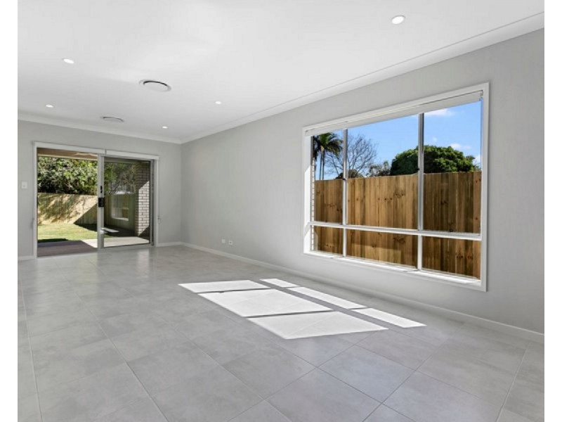 11 Rodney Street, Wynnum West QLD 4178