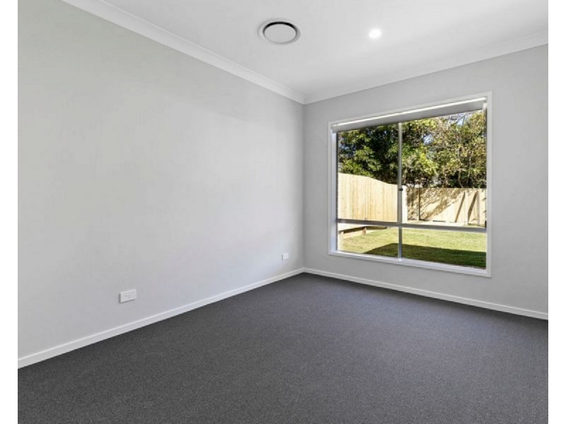 11 Rodney Street, Wynnum West QLD 4178