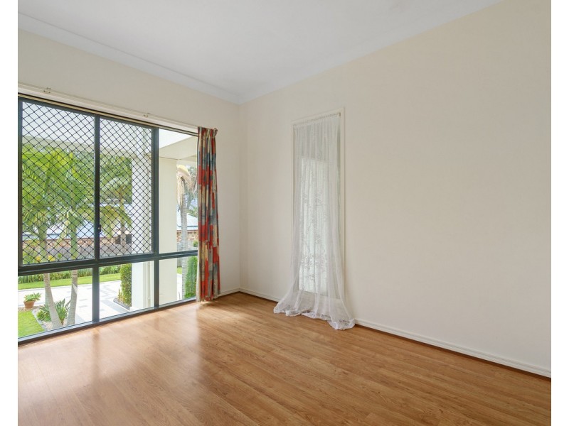 32 Sandy Cove Place, Redland Bay QLD 4165