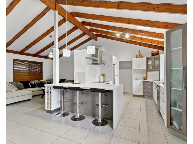 6 St Andrews Avenue, Birkdale QLD 4159