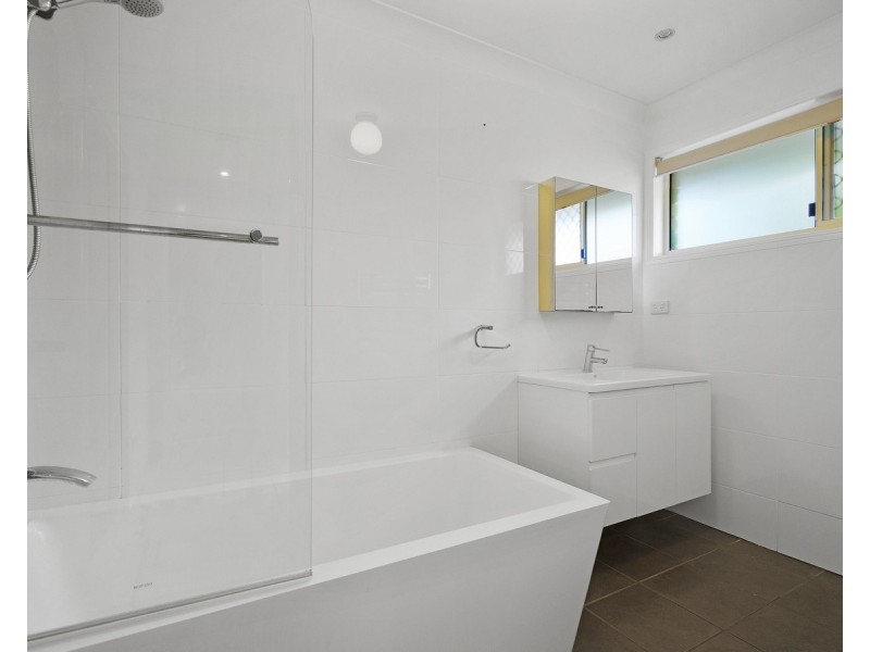 4 Goldcrest Court, Birkdale QLD 4159