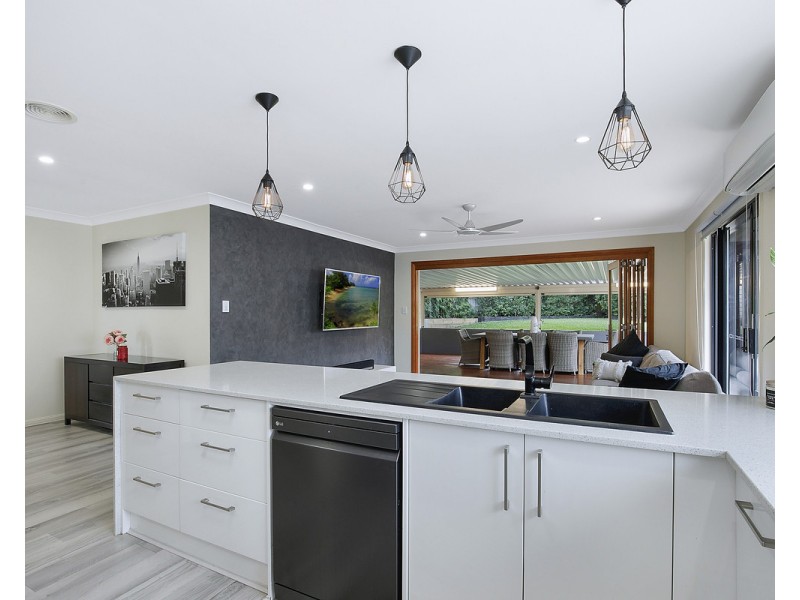 27 Ransom Place, Wakerley QLD 4154