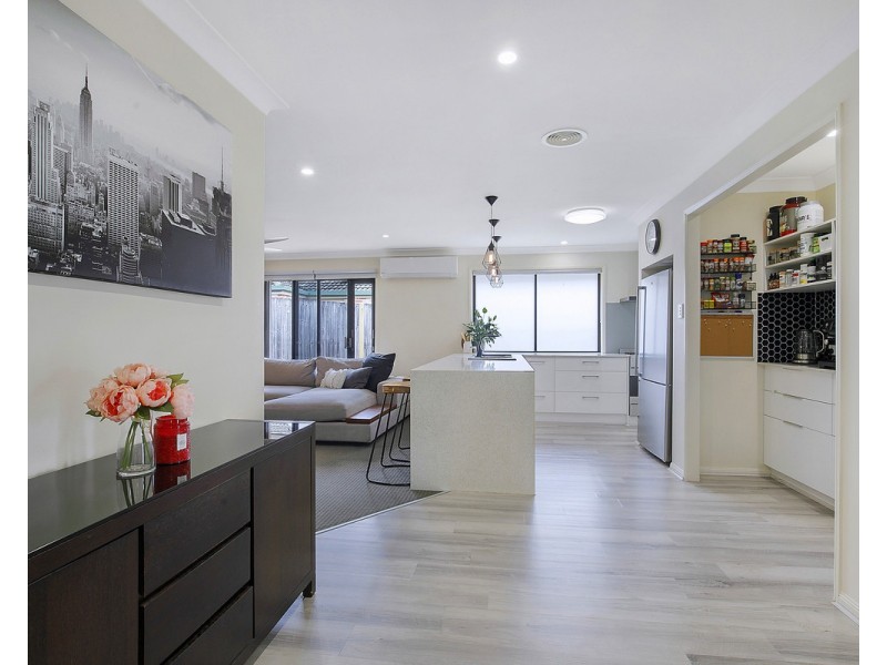 27 Ransom Place, Wakerley QLD 4154