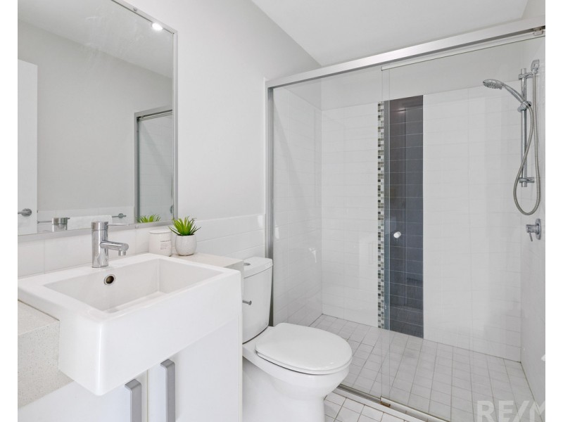 201/621 Wynnum Road, Morningside QLD 4170