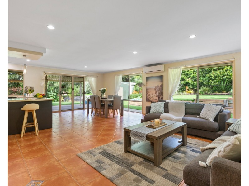 40 Kalmia Drive, Redland Bay QLD 4165