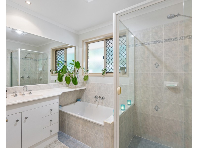 40 Kalmia Drive, Redland Bay QLD 4165